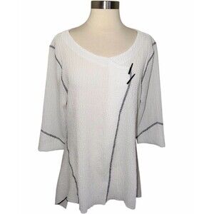 Curvesque Tunic Top Womens M White Lagenlook Textured Asymmetrical USA Artsy